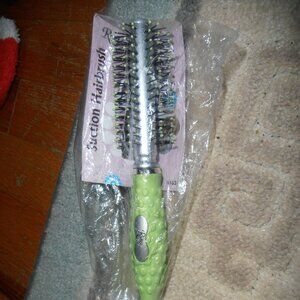 Round Brush with Suction Cup